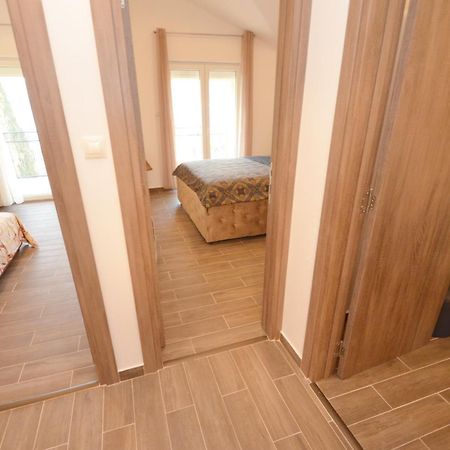 Leut Stone Residence Tivat Rum bild