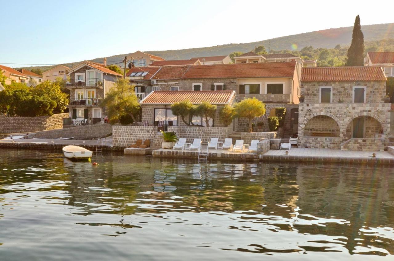 Leut Stone Residence Tivat Exteriör bild