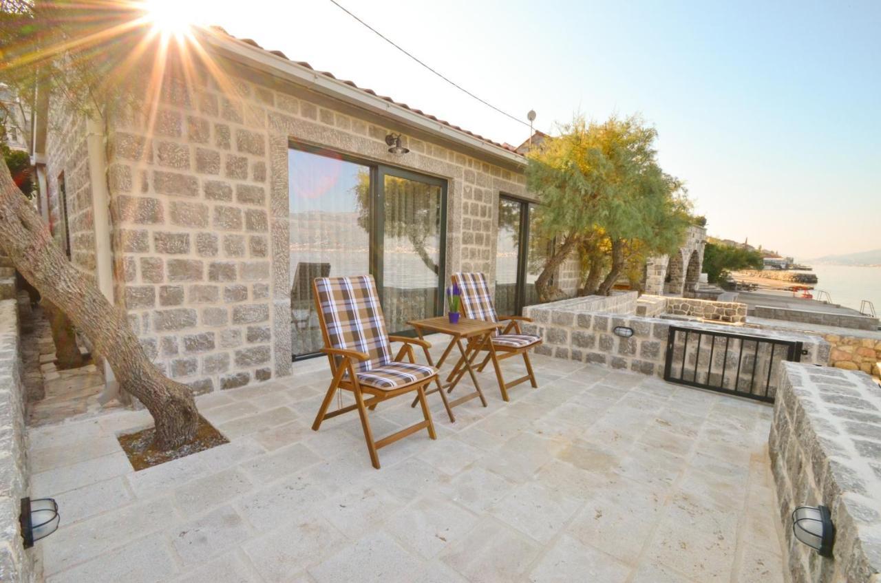 Leut Stone Residence Tivat Exteriör bild