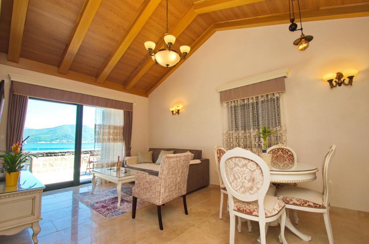 Leut Stone Residence Tivat Exteriör bild