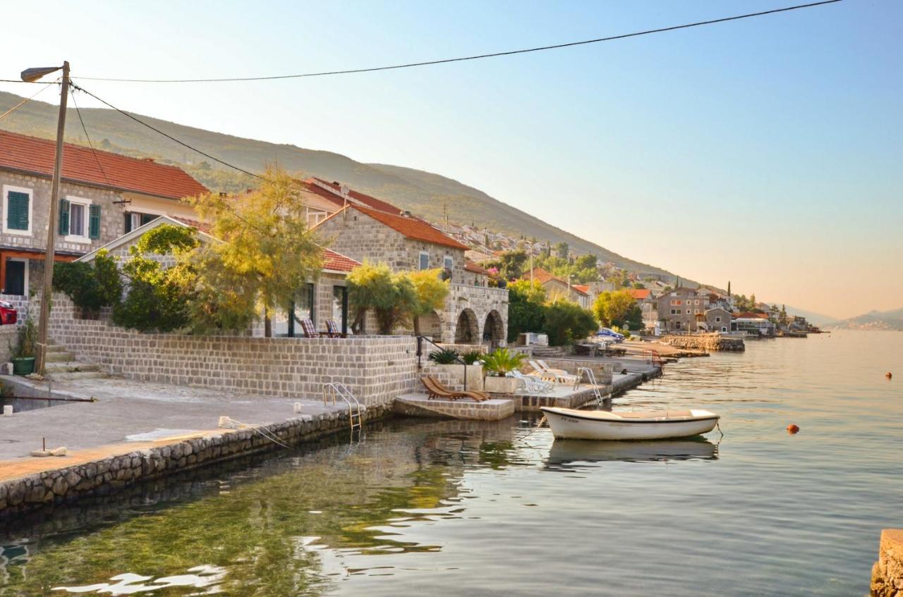 Leut Stone Residence Tivat Exteriör bild