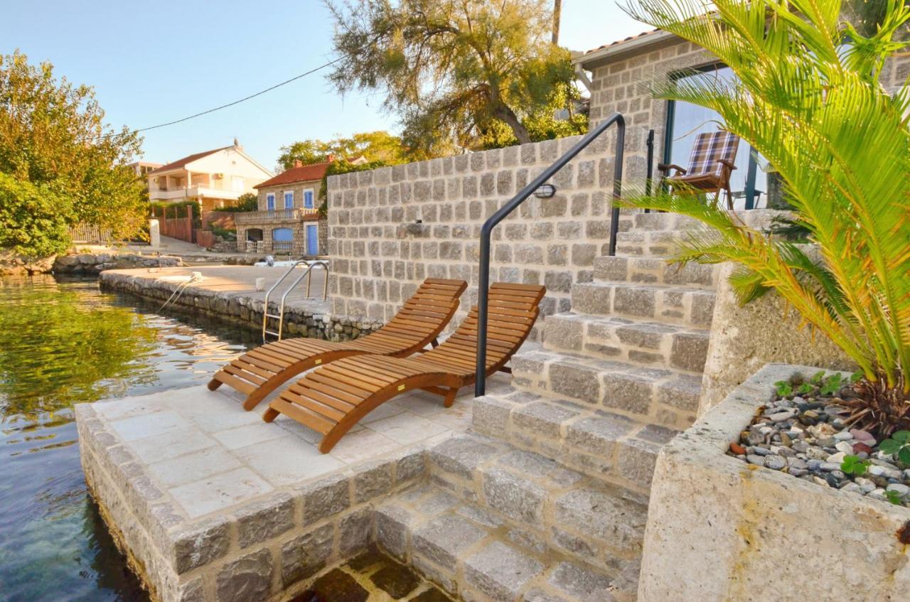 Leut Stone Residence Tivat Exteriör bild