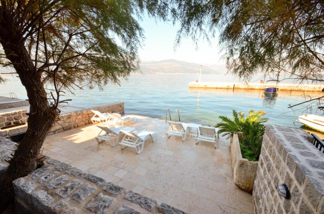 Leut Stone Residence Tivat Exteriör bild