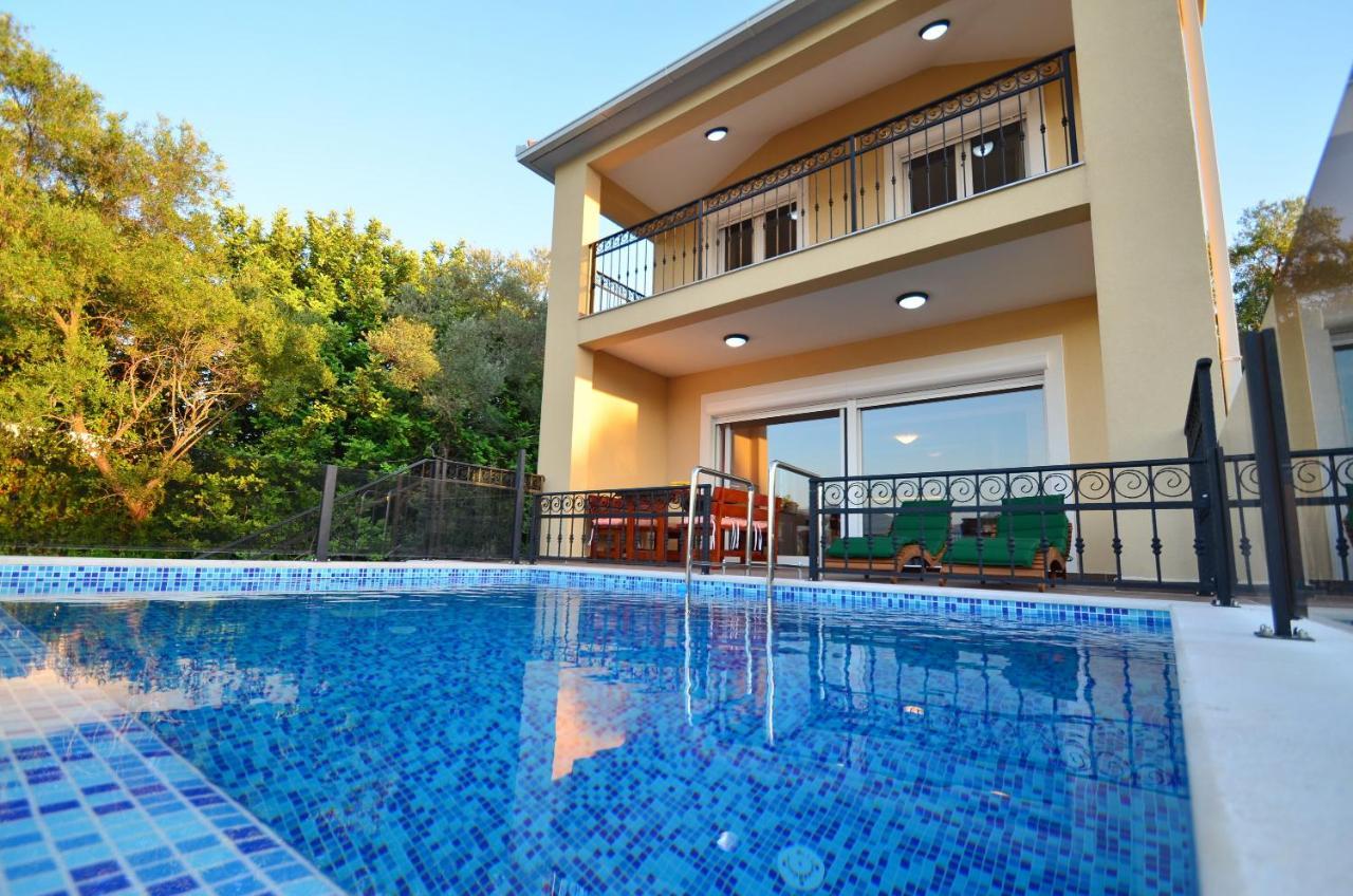 Leut Stone Residence Tivat Exteriör bild