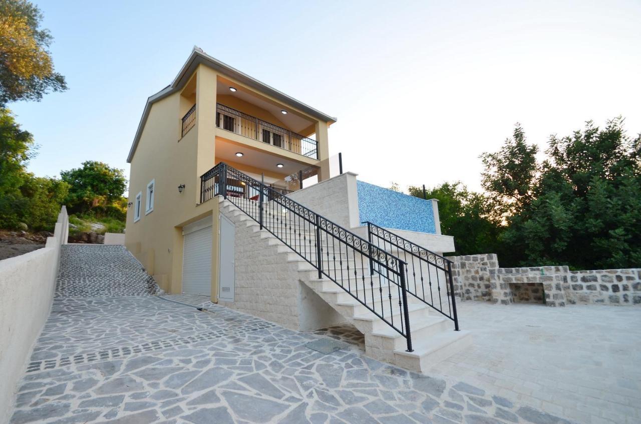 Leut Stone Residence Tivat Exteriör bild