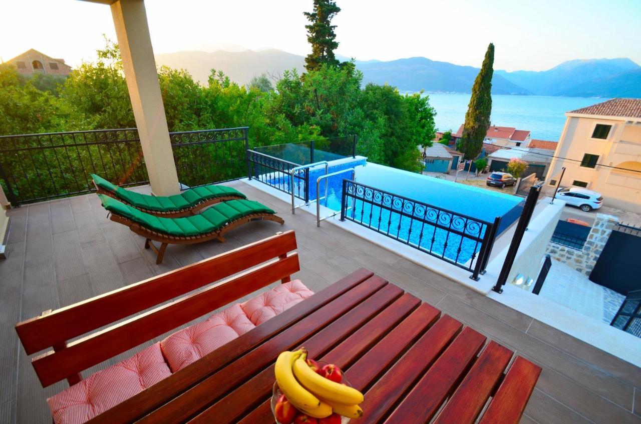 Leut Stone Residence Tivat Exteriör bild