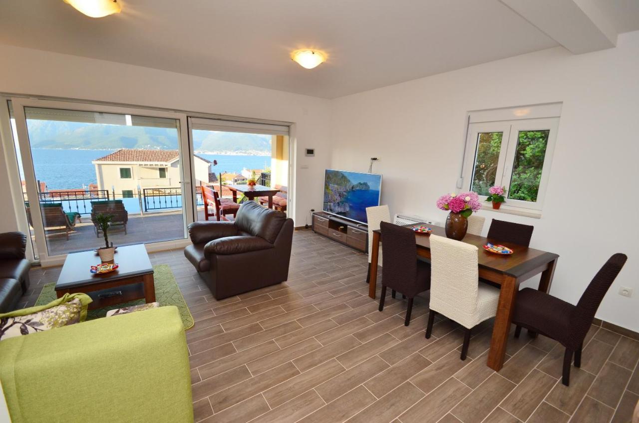Leut Stone Residence Tivat Exteriör bild