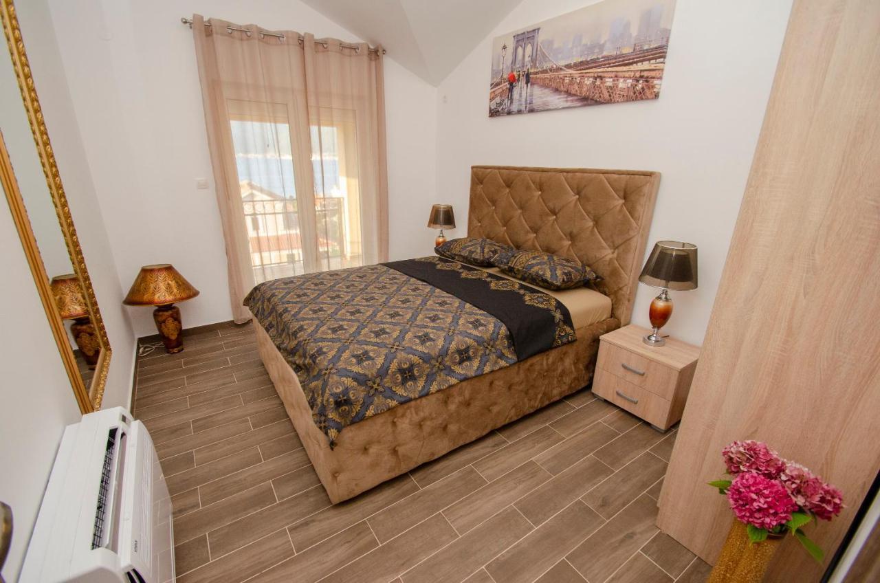 Leut Stone Residence Tivat Exteriör bild