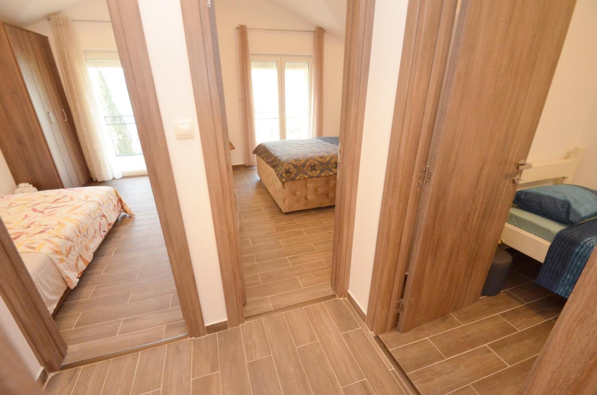 Leut Stone Residence Tivat Rum bild