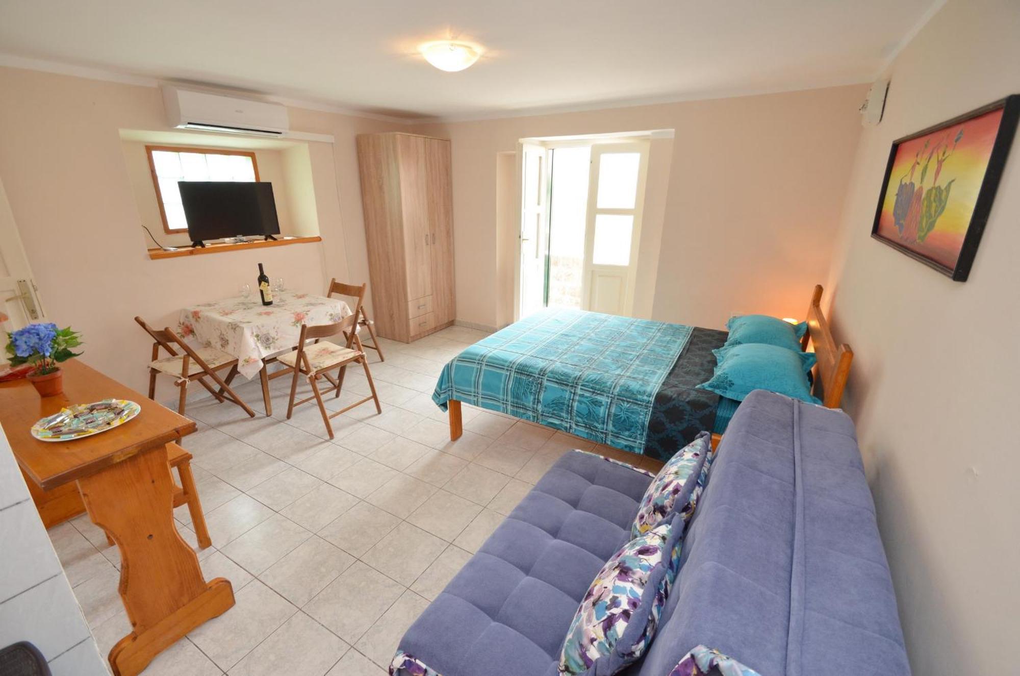 Leut Stone Residence Tivat Rum bild