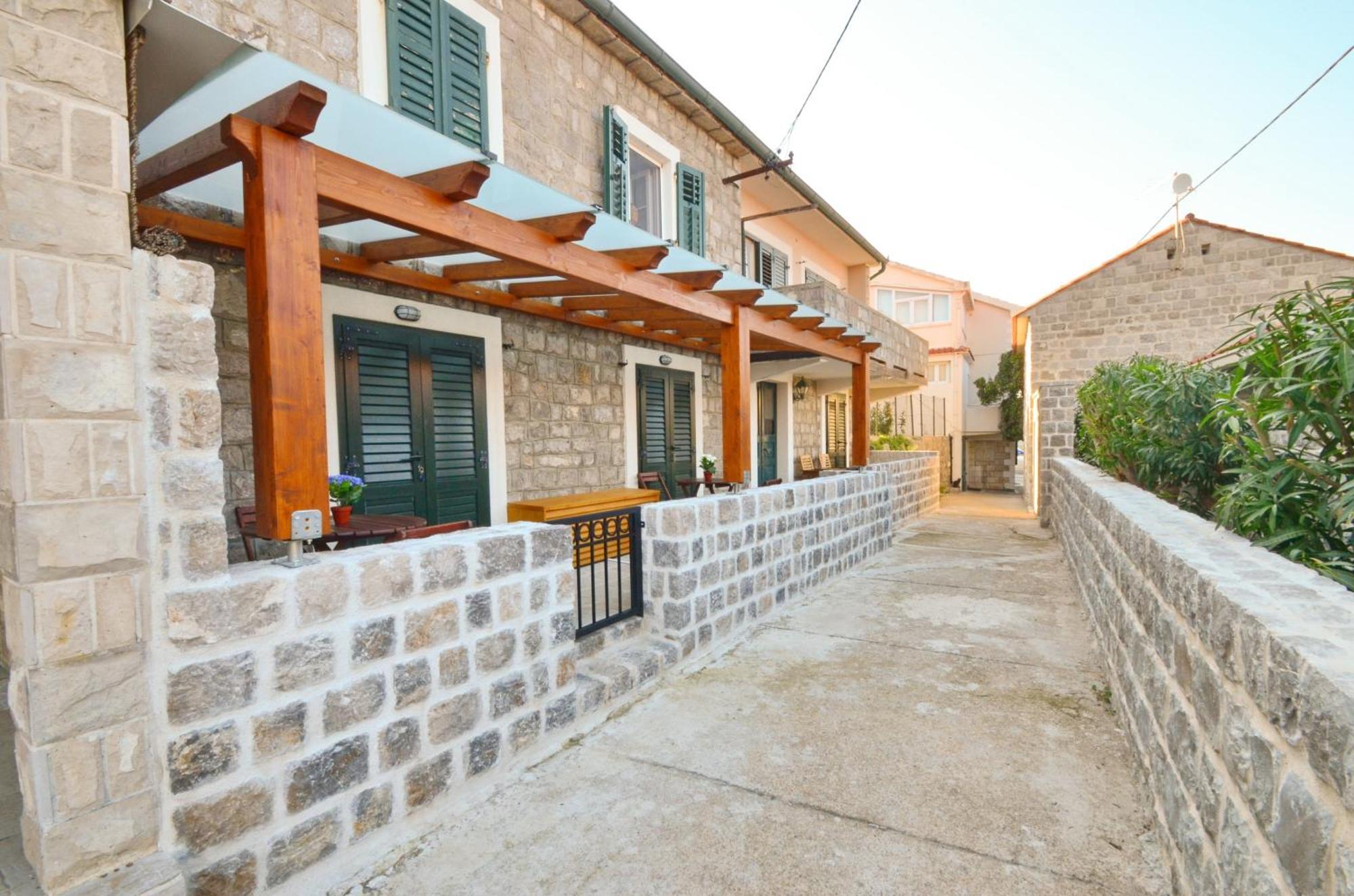 Leut Stone Residence Tivat Rum bild
