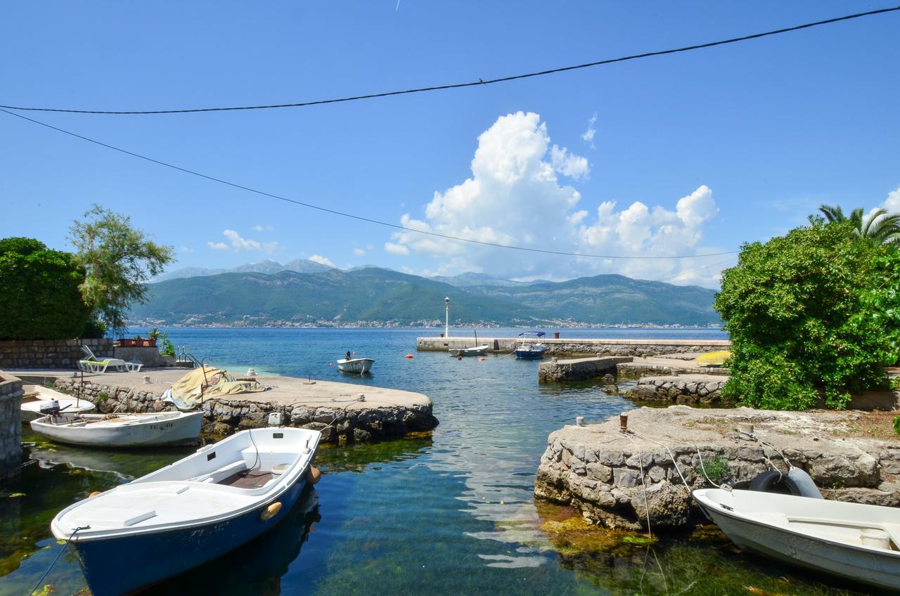Leut Stone Residence Tivat Exteriör bild